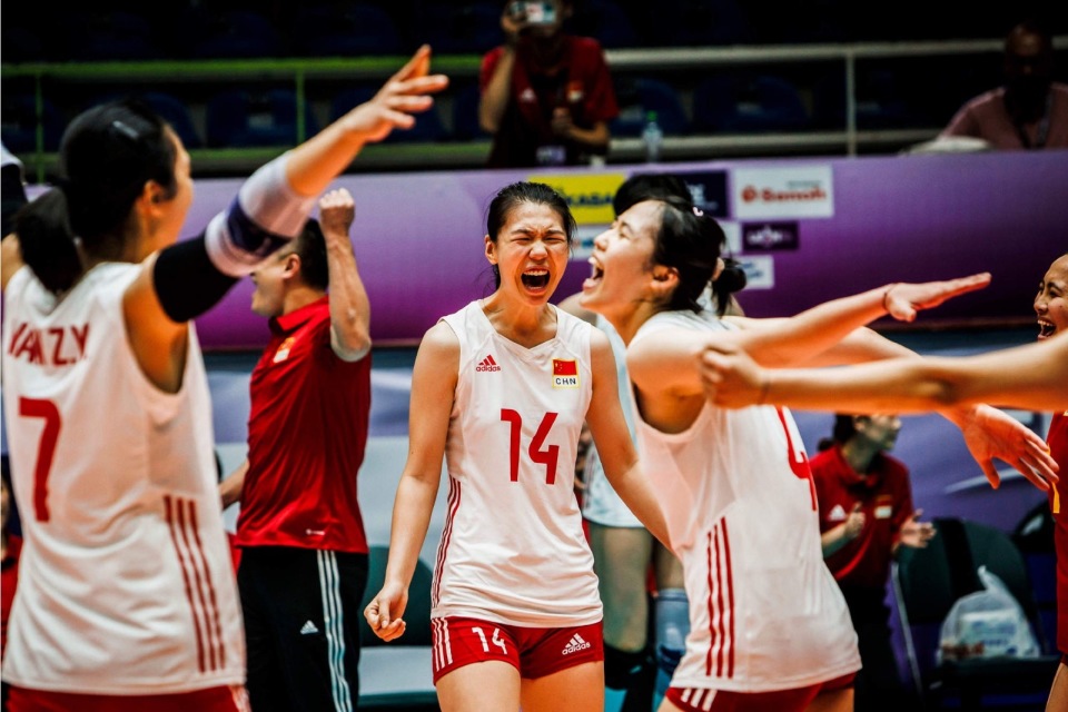 中国女排强势横扫浓眉晋级半决赛，状态火热！